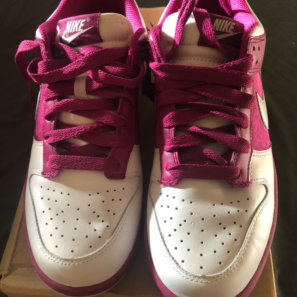 Women’s Nike Dunk Lows 9.5